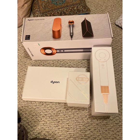 [Sold] Dyson Supersonic Hair Dryer Gold Gifit Edition - Picture 9 of 12